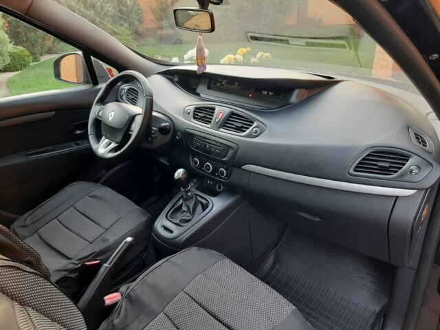 Рено Сценік III 2011 у Золотоноше на Automoto.ua Чорний Рено Сценік III, об'ємом двигуна 1.5 л та пробігом 240 тис. км за 7600 $, фото 4 на Automoto.ua