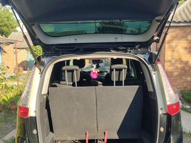 Чорний Рено Сценік III, об'ємом двигуна 1.6 л та пробігом 203 тис. км за 9000 $, фото 6 на Automoto.ua