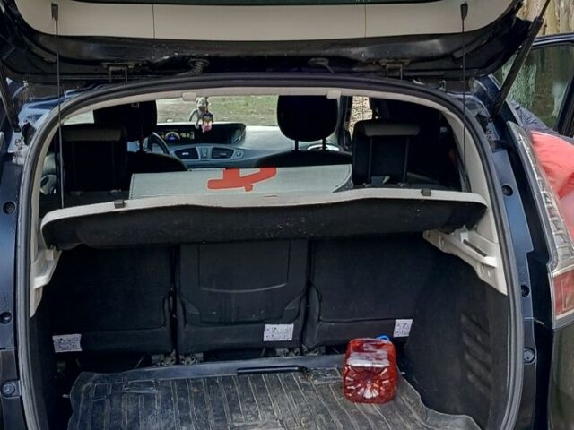 Черный Рено Сценик III, объемом двигателя 1.5 л и пробегом 232 тыс. км за 7200 $, фото 5 на Automoto.ua