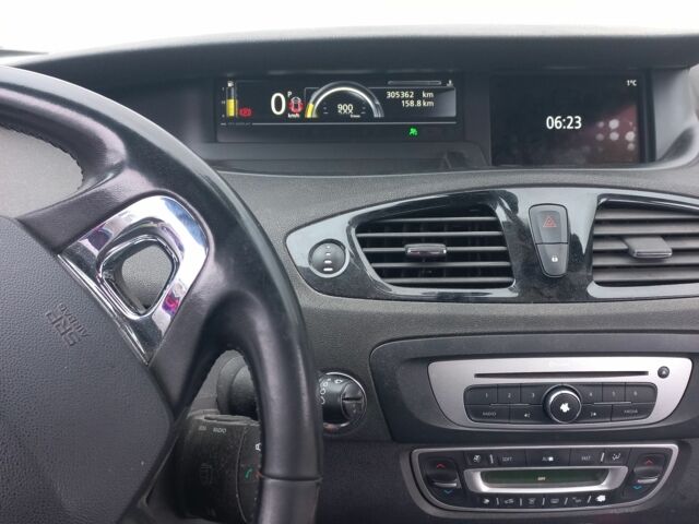 Черный Рено Сценик III, объемом двигателя 1.5 л и пробегом 305 тыс. км за 8200 $, фото 4 на Automoto.ua