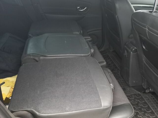 Черный Рено Сценик III, объемом двигателя 1.5 л и пробегом 305 тыс. км за 8200 $, фото 12 на Automoto.ua