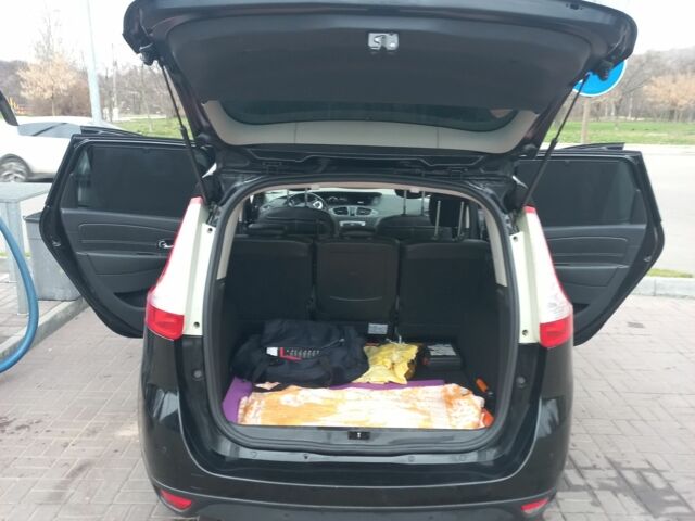 Черный Рено Сценик III, объемом двигателя 1.5 л и пробегом 305 тыс. км за 8200 $, фото 6 на Automoto.ua