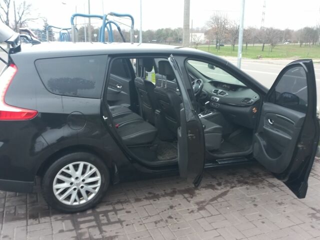 Черный Рено Сценик III, объемом двигателя 1.5 л и пробегом 305 тыс. км за 8200 $, фото 9 на Automoto.ua