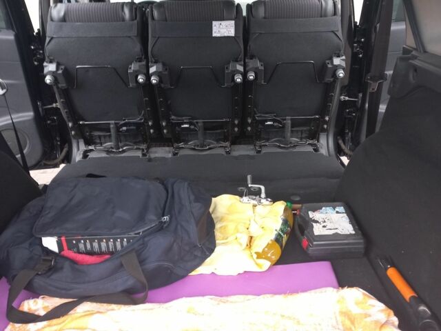 Черный Рено Сценик III, объемом двигателя 1.5 л и пробегом 305 тыс. км за 8200 $, фото 14 на Automoto.ua