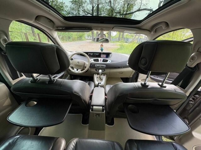 Коричневый Рено Сценик III, объемом двигателя 2 л и пробегом 239 тыс. км за 6900 $, фото 1 на Automoto.ua