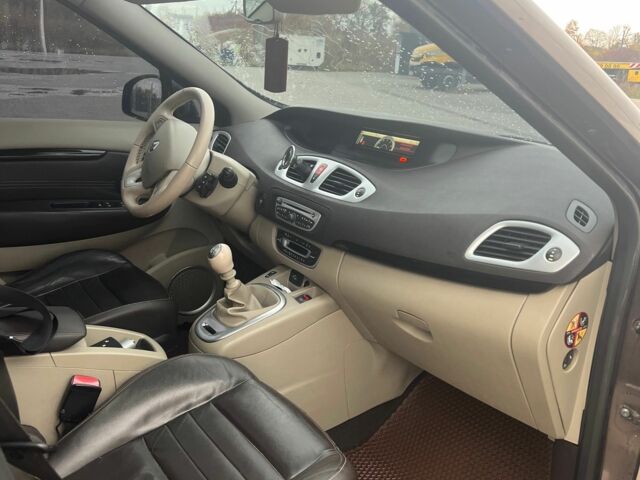 Коричневый Рено Сценик III, объемом двигателя 1.9 л и пробегом 254 тыс. км за 6700 $, фото 8 на Automoto.ua