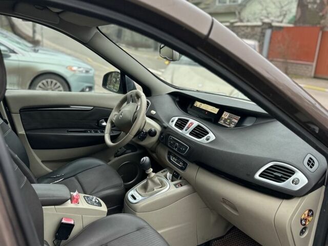 Коричневый Рено Сценик III, объемом двигателя 1.5 л и пробегом 292 тыс. км за 6600 $, фото 6 на Automoto.ua