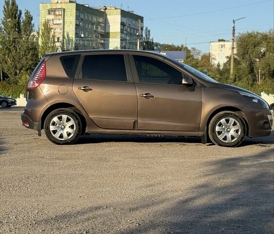 Коричневый Рено Сценик III, объемом двигателя 1.5 л и пробегом 300 тыс. км за 7000 $, фото 5 на Automoto.ua