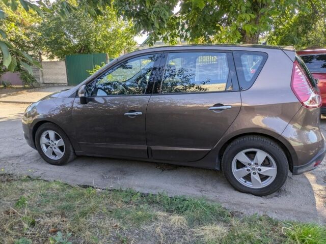 Рено Сценик III 2010 в Днепре (Днепропетровске) на Automoto.ua Коричневый Рено Сценик III, объемом двигателя 1.4 л и пробегом 195 тыс. км за 3600 $, фото 2 на Automoto.ua