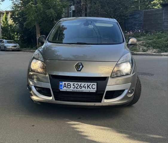 Коричневий Рено Сценік III, об'ємом двигуна 1.5 л та пробігом 300 тис. км за 8000 $, фото 1 на Automoto.ua