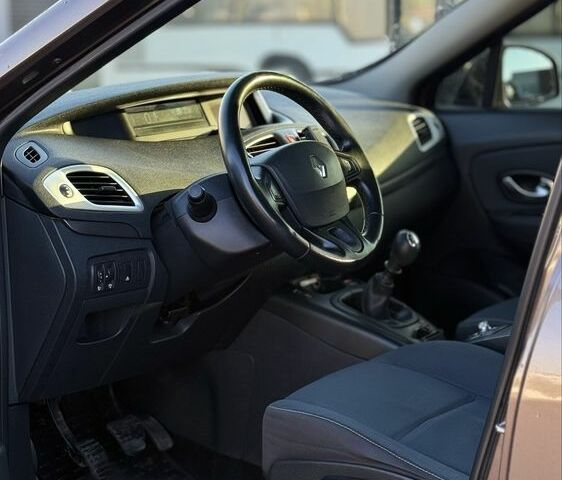 Коричневый Рено Сценик III, объемом двигателя 1.5 л и пробегом 300 тыс. км за 7000 $, фото 7 на Automoto.ua