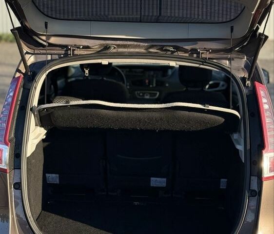 Коричневый Рено Сценик III, объемом двигателя 1.5 л и пробегом 300 тыс. км за 7000 $, фото 11 на Automoto.ua