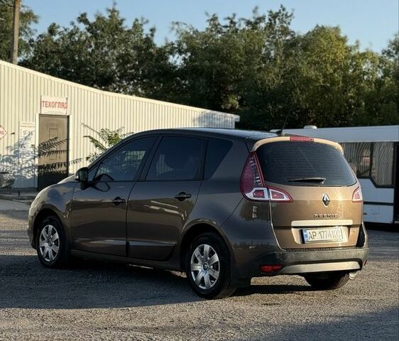 Коричневый Рено Сценик III, объемом двигателя 1.5 л и пробегом 300 тыс. км за 7000 $, фото 2 на Automoto.ua