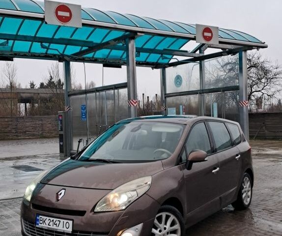 Коричневый Рено Сценик III, объемом двигателя 1.4 л и пробегом 203 тыс. км за 5399 $, фото 1 на Automoto.ua