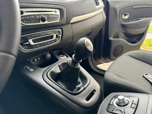 Коричневый Рено Сценик III, объемом двигателя 1.5 л и пробегом 226 тыс. км за 6500 $, фото 14 на Automoto.ua