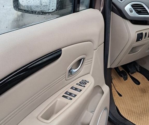 Коричневый Рено Сценик III, объемом двигателя 1.4 л и пробегом 203 тыс. км за 5399 $, фото 19 на Automoto.ua