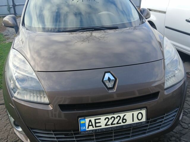 Коричневый Рено Сценик III, объемом двигателя 1.5 л и пробегом 200 тыс. км за 7800 $, фото 3 на Automoto.ua