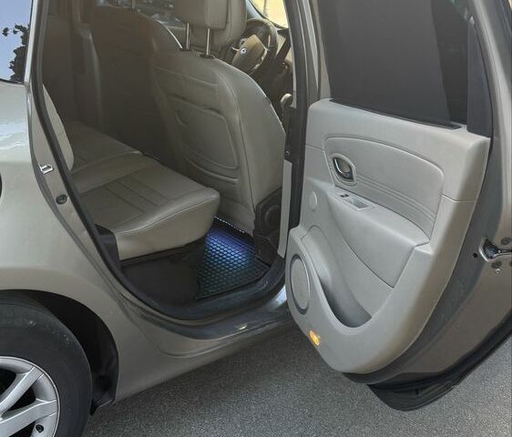 Коричневий Рено Сценік III, об'ємом двигуна 1.5 л та пробігом 300 тис. км за 8000 $, фото 11 на Automoto.ua