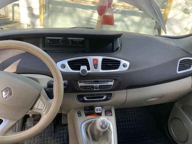 Коричневый Рено Сценик III, объемом двигателя 1.5 л и пробегом 200 тыс. км за 7800 $, фото 4 на Automoto.ua