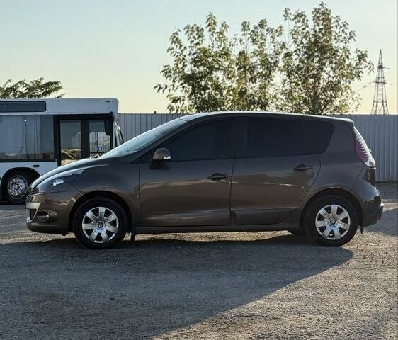 Коричневый Рено Сценик III, объемом двигателя 1.5 л и пробегом 300 тыс. км за 7000 $, фото 1 на Automoto.ua