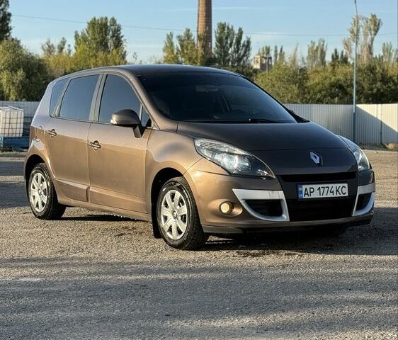 Коричневый Рено Сценик III, объемом двигателя 1.5 л и пробегом 300 тыс. км за 7000 $, фото 6 на Automoto.ua