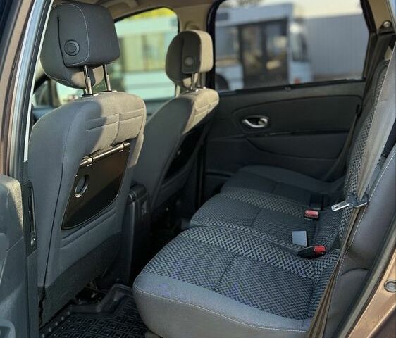 Коричневый Рено Сценик III, объемом двигателя 1.5 л и пробегом 300 тыс. км за 7000 $, фото 9 на Automoto.ua