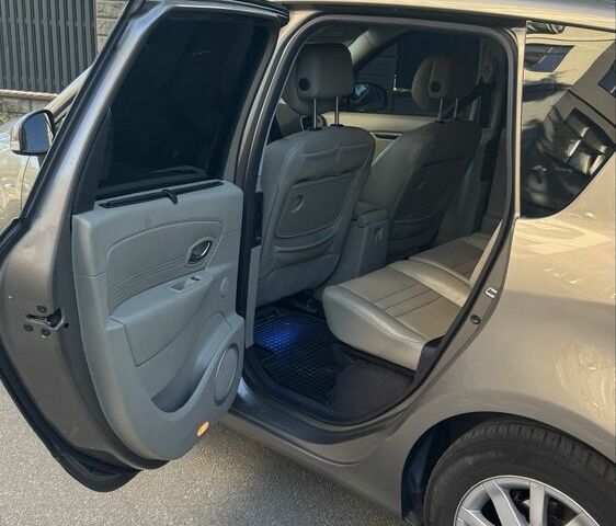 Коричневий Рено Сценік III, об'ємом двигуна 1.5 л та пробігом 300 тис. км за 8000 $, фото 13 на Automoto.ua