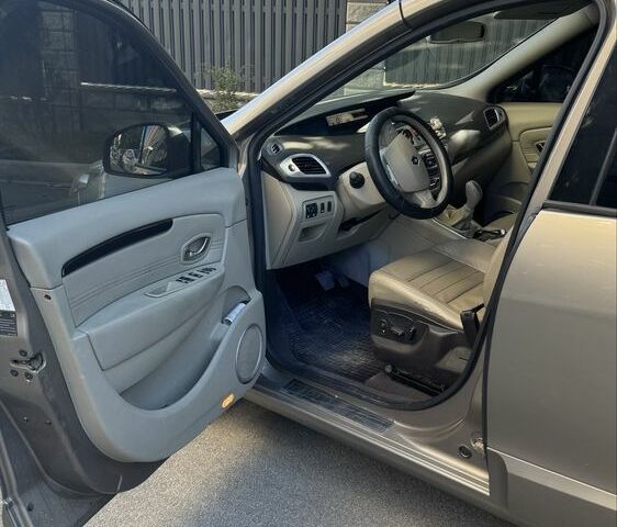 Коричневий Рено Сценік III, об'ємом двигуна 1.5 л та пробігом 300 тис. км за 8000 $, фото 7 на Automoto.ua