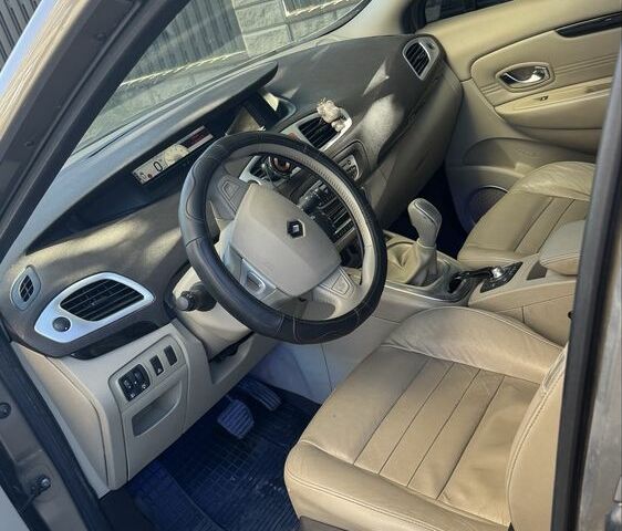 Коричневий Рено Сценік III, об'ємом двигуна 1.5 л та пробігом 300 тис. км за 8000 $, фото 9 на Automoto.ua