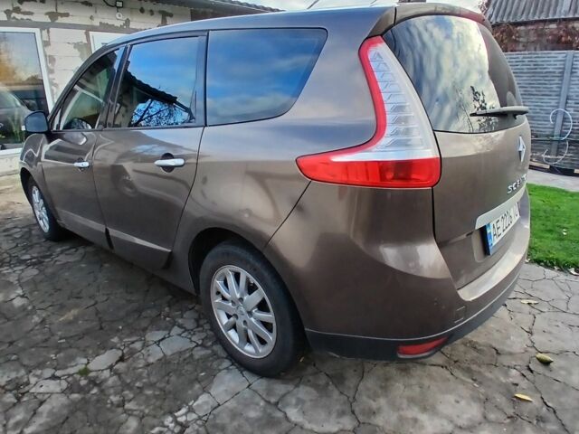 Коричневый Рено Сценик III, объемом двигателя 1.5 л и пробегом 200 тыс. км за 7800 $, фото 1 на Automoto.ua