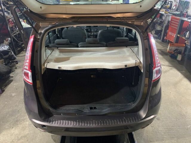 Коричневый Рено Сценик III, объемом двигателя 1.6 л и пробегом 232 тыс. км за 6350 $, фото 7 на Automoto.ua