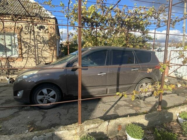 Коричневый Рено Сценик III, объемом двигателя 1.5 л и пробегом 280 тыс. км за 5500 $, фото 3 на Automoto.ua