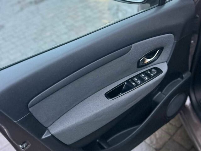 Коричневый Рено Сценик III, объемом двигателя 1.5 л и пробегом 260 тыс. км за 7500 $, фото 7 на Automoto.ua