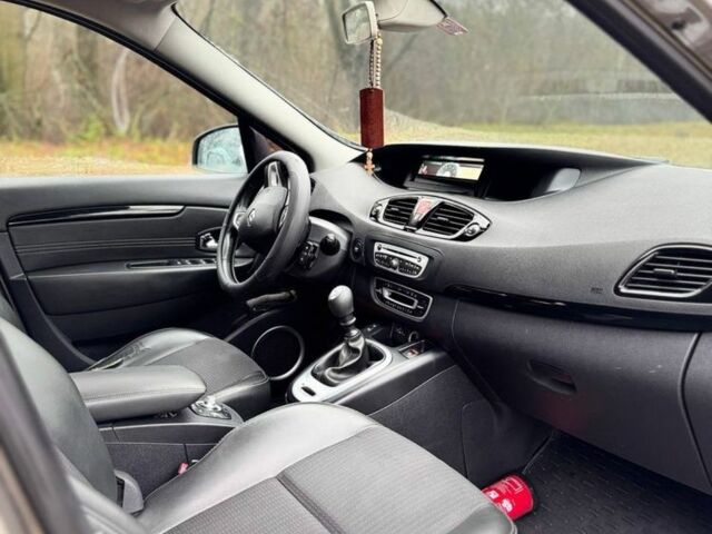 Коричневий Рено Сценік III, об'ємом двигуна 1.5 л та пробігом 276 тис. км за 7300 $, фото 3 на Automoto.ua