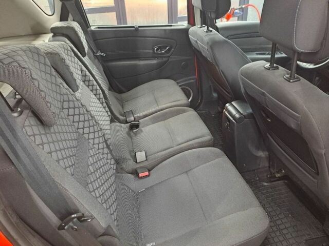 Красный Рено Сценик III, объемом двигателя 1.5 л и пробегом 242 тыс. км за 2750 $, фото 7 на Automoto.ua