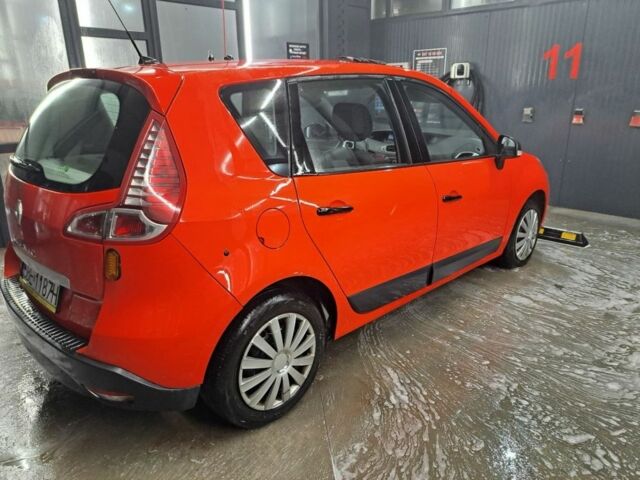 Красный Рено Сценик III, объемом двигателя 1.5 л и пробегом 242 тыс. км за 2750 $, фото 4 на Automoto.ua