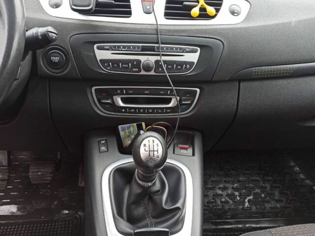 Красный Рено Сценик III, объемом двигателя 1.5 л и пробегом 224 тыс. км за 7600 $, фото 2 на Automoto.ua