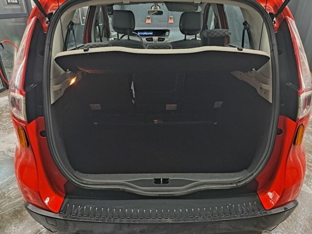 Красный Рено Сценик III, объемом двигателя 1.5 л и пробегом 242 тыс. км за 2750 $, фото 8 на Automoto.ua