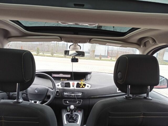 Красный Рено Сценик III, объемом двигателя 1.5 л и пробегом 224 тыс. км за 7600 $, фото 4 на Automoto.ua