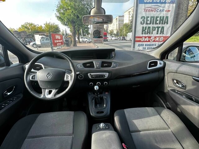 Красный Рено Сценик III, объемом двигателя 1.5 л и пробегом 292 тыс. км за 7590 $, фото 9 на Automoto.ua