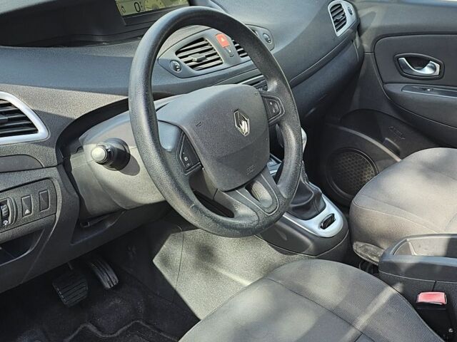 Красный Рено Сценик III, объемом двигателя 2 л и пробегом 224 тыс. км за 8356 $, фото 9 на Automoto.ua