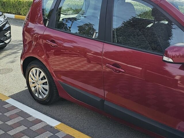 Красный Рено Сценик III, объемом двигателя 2 л и пробегом 224 тыс. км за 8356 $, фото 2 на Automoto.ua