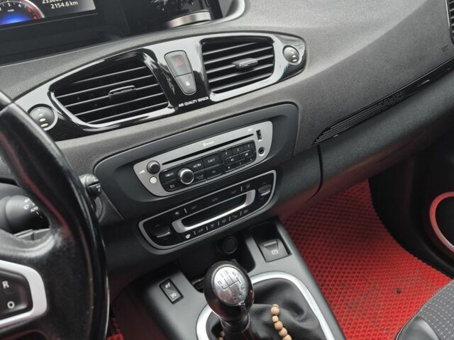 Червоний Рено Сценік III, об'ємом двигуна 1.6 л та пробігом 237 тис. км за 7500 $, фото 5 на Automoto.ua