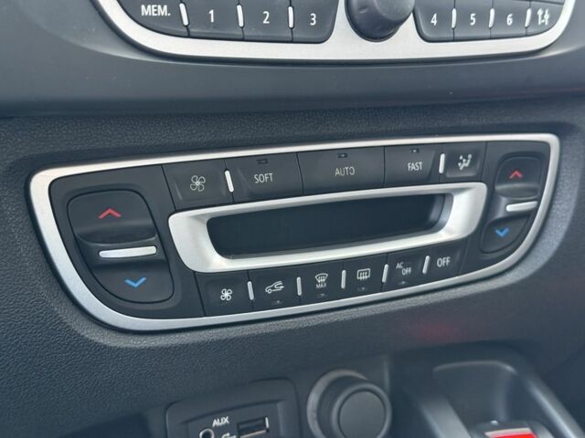 Серый Рено Сценик III, объемом двигателя 1.5 л и пробегом 265 тыс. км за 5350 $, фото 6 на Automoto.ua