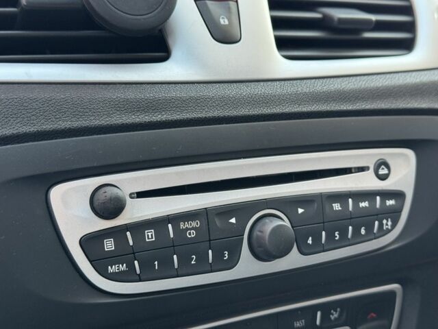 Серый Рено Сценик III, объемом двигателя 1.5 л и пробегом 265 тыс. км за 5350 $, фото 5 на Automoto.ua