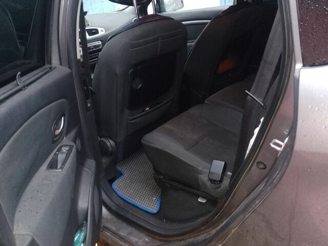 Рено Сценик III 2010 в Полтаве на Automoto.ua Серый Рено Сценик III, объемом двигателя 1.5 л и пробегом 204 тыс. км за 6500 $, фото 5 на Automoto.ua