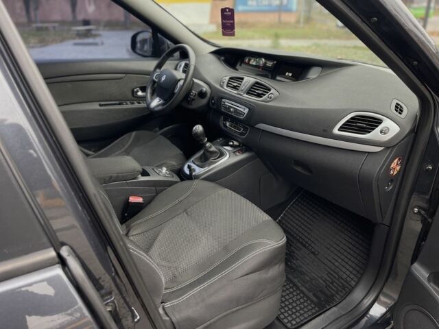 Сірий Рено Сценік III, об'ємом двигуна 1.5 л та пробігом 310 тис. км за 6700 $, фото 11 на Automoto.ua