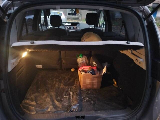 Серый Рено Сценик III, объемом двигателя 1.6 л и пробегом 226 тыс. км за 8500 $, фото 5 на Automoto.ua