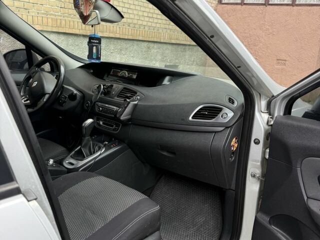 Сірий Рено Сценік III, об'ємом двигуна 1.5 л та пробігом 220 тис. км за 8500 $, фото 3 на Automoto.ua