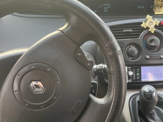 Серый Рено Сценик III, объемом двигателя 1.5 л и пробегом 295 тыс. км за 4600 $, фото 12 на Automoto.ua